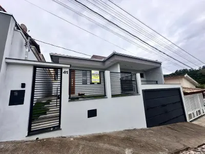 Imagem de VENDE-SE CASA ACONCHEGANTE COM 2 QUARTOS + 1 SUITE - EXCELENTE OPORTUNIDADE !!
