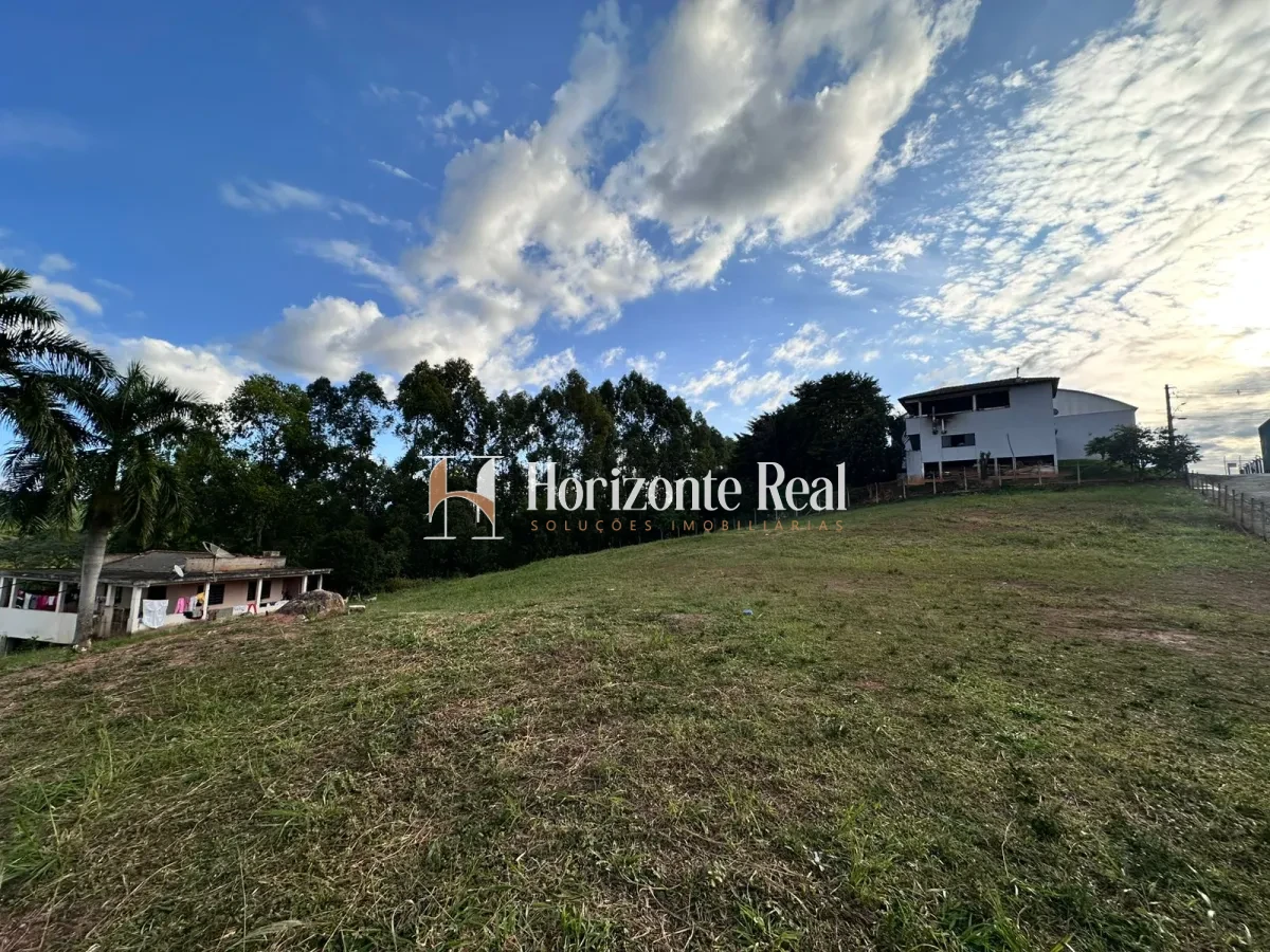 Imagem de VENDE-SE TERRENO DE 2700 M² - EXCELENTE OPORTUNIDADE