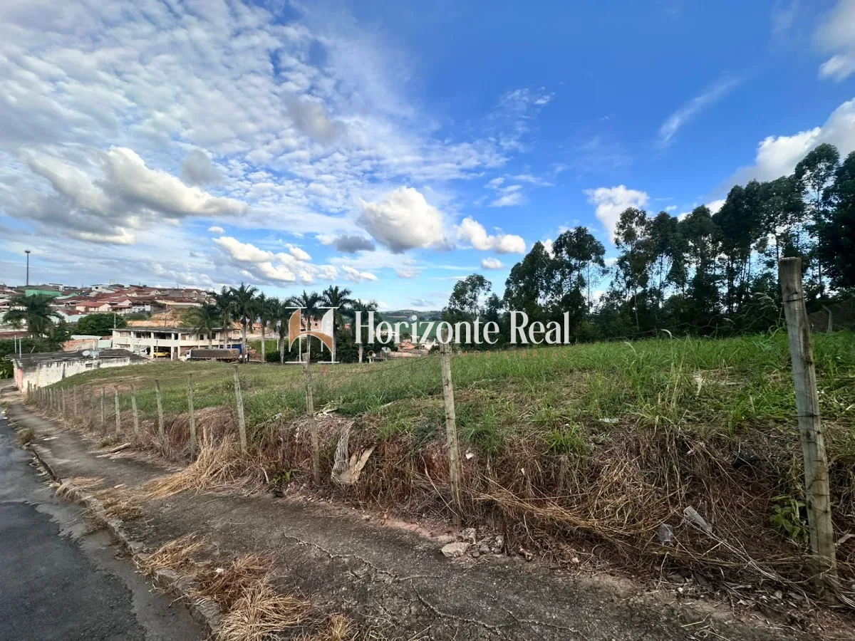 Imagem de VENDE-SE TERRENO DE 2700 M² - EXCELENTE OPORTUNIDADE