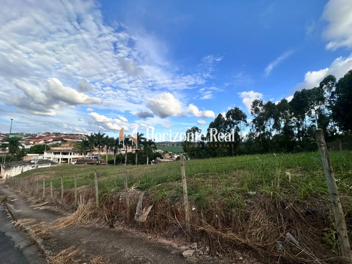 Imagem de VENDE-SE TERRENO DE 2700 M² - EXCELENTE OPORTUNIDADE