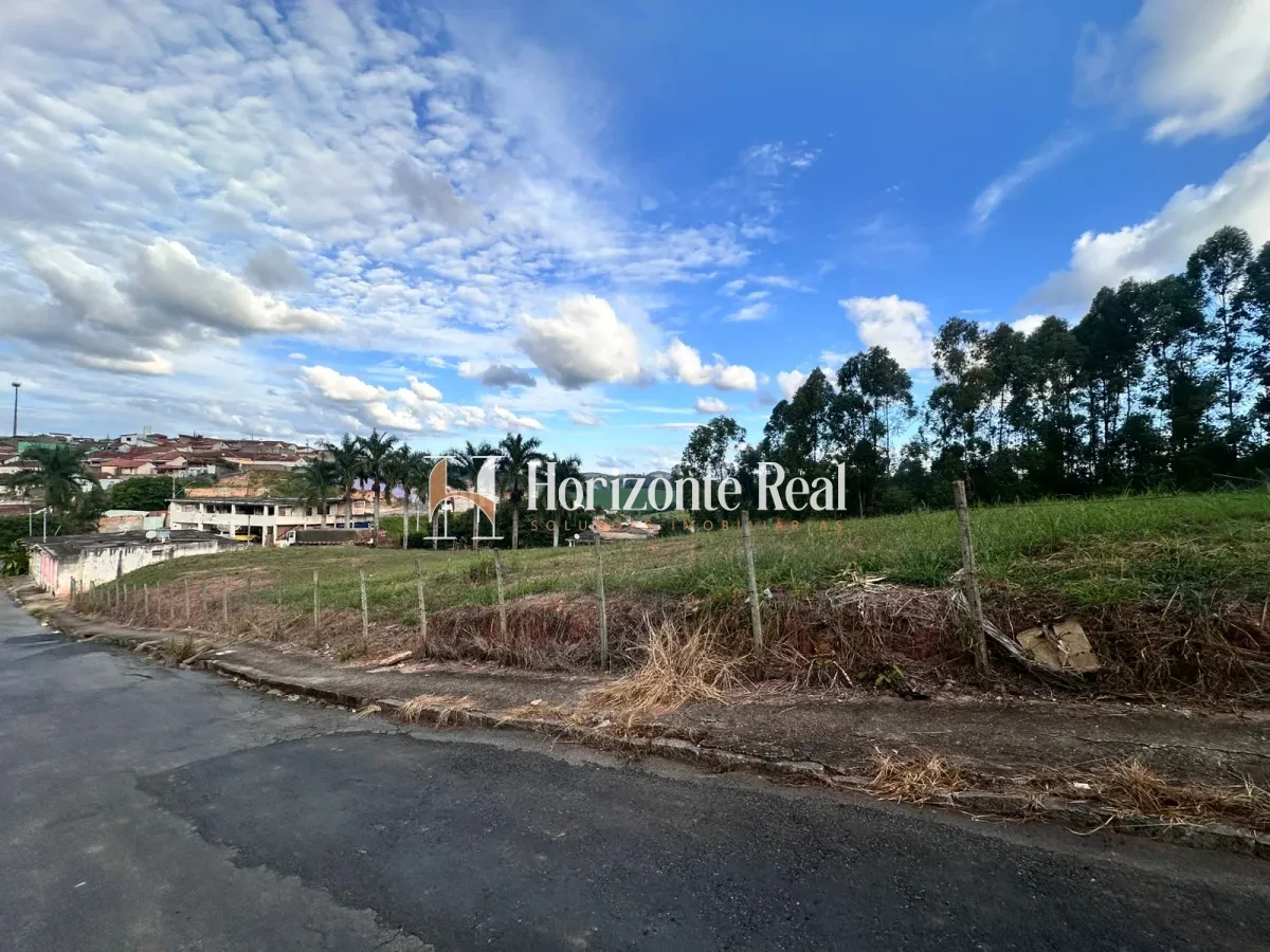 Imagem de VENDE-SE TERRENO DE 2700 M² - EXCELENTE OPORTUNIDADE