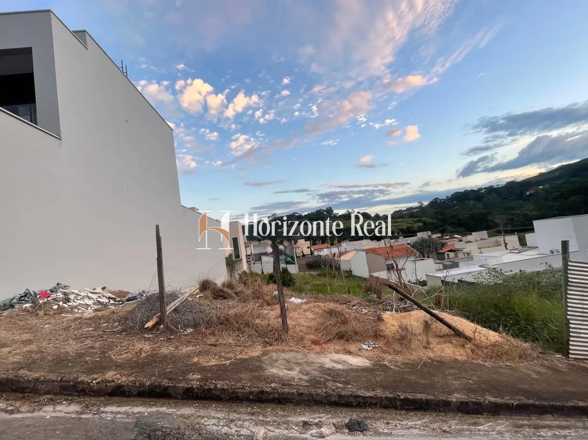 Imagem de VENDE-SE TERRENO 250M²