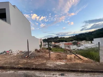 Imagem de VENDE-SE TERRENO 250M²