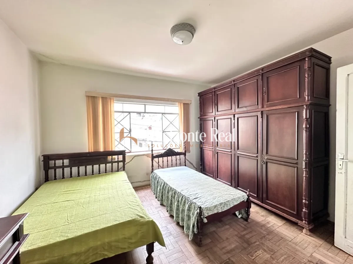 Imagem de VENDE-SE CASA DE ESQUINA COM PONTO COMERCIAL - IDEAL PARA MORAR E INVESTIR !