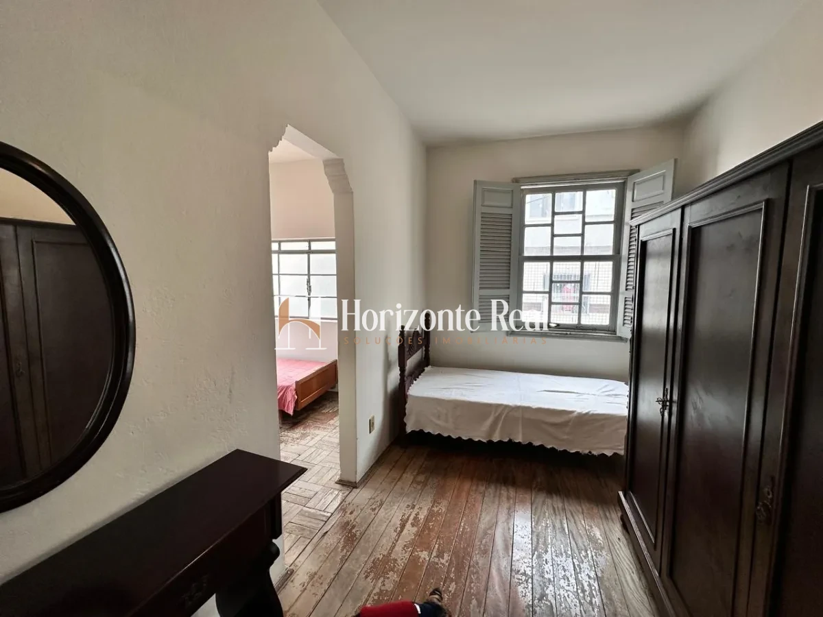 Imagem de VENDE-SE CASA DE ESQUINA COM PONTO COMERCIAL - IDEAL PARA MORAR E INVESTIR !