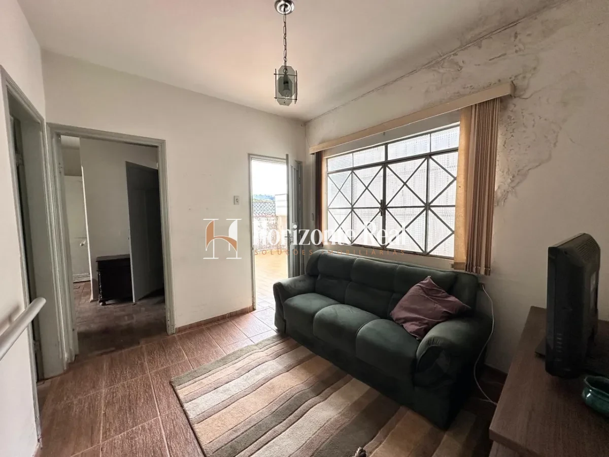 Imagem de VENDE-SE CASA DE ESQUINA COM PONTO COMERCIAL - IDEAL PARA MORAR E INVESTIR !