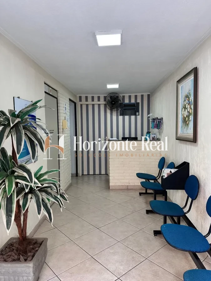 Imagem de VENDE-SE CASA DE ESQUINA COM PONTO COMERCIAL - IDEAL PARA MORAR E INVESTIR !