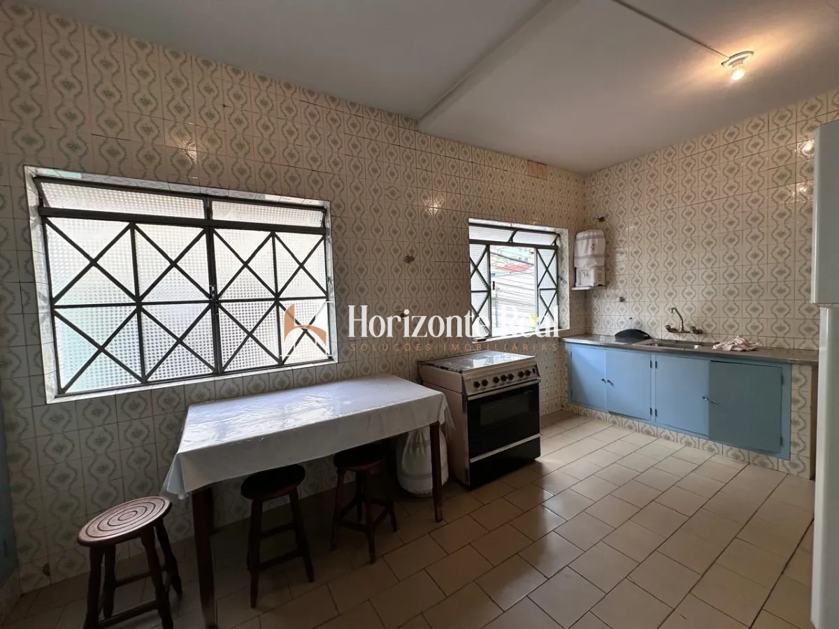 Imagem de VENDE-SE CASA DE ESQUINA COM PONTO COMERCIAL - IDEAL PARA MORAR E INVESTIR !