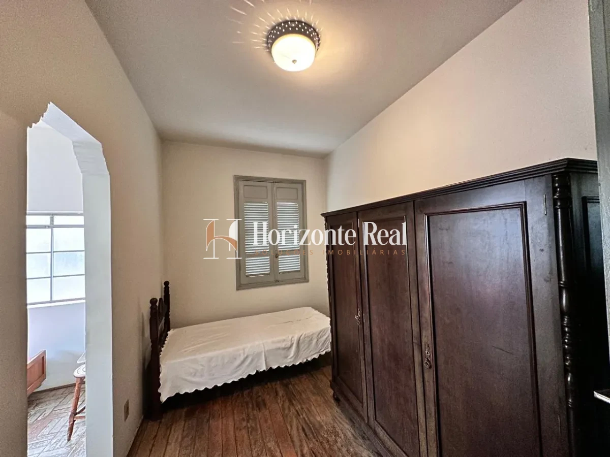 Imagem de VENDE-SE CASA DE ESQUINA COM PONTO COMERCIAL - IDEAL PARA MORAR E INVESTIR !