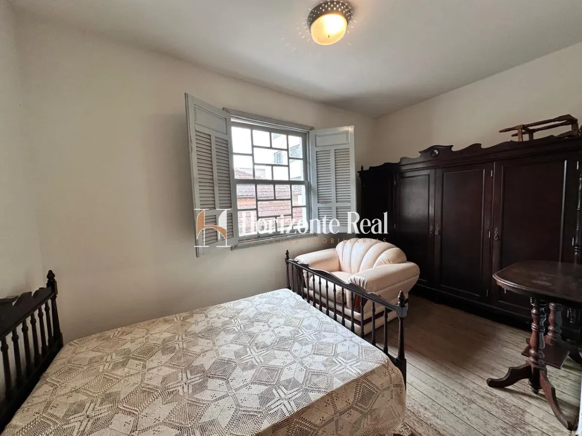 Imagem de VENDE-SE CASA DE ESQUINA COM PONTO COMERCIAL - IDEAL PARA MORAR E INVESTIR !