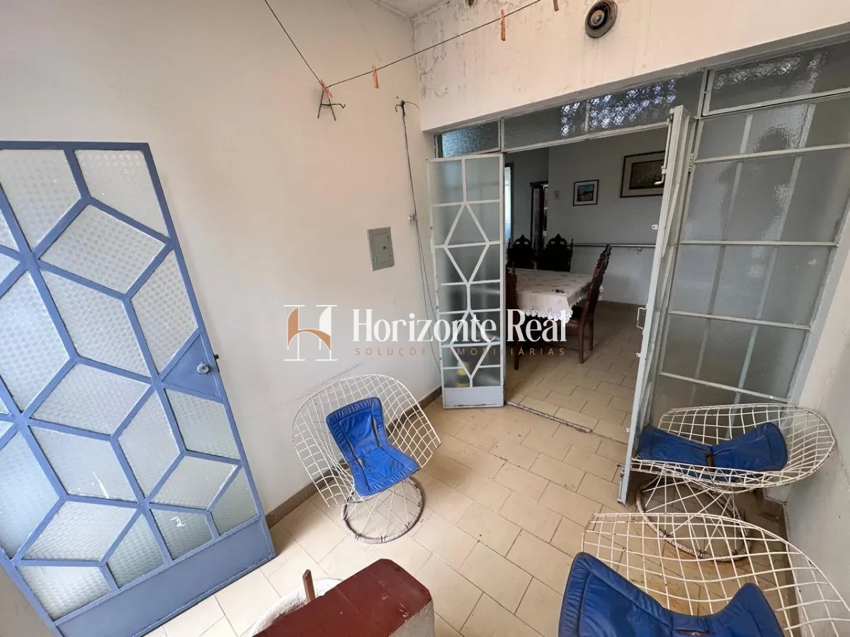 Imagem de VENDE-SE CASA DE ESQUINA COM PONTO COMERCIAL - IDEAL PARA MORAR E INVESTIR !
