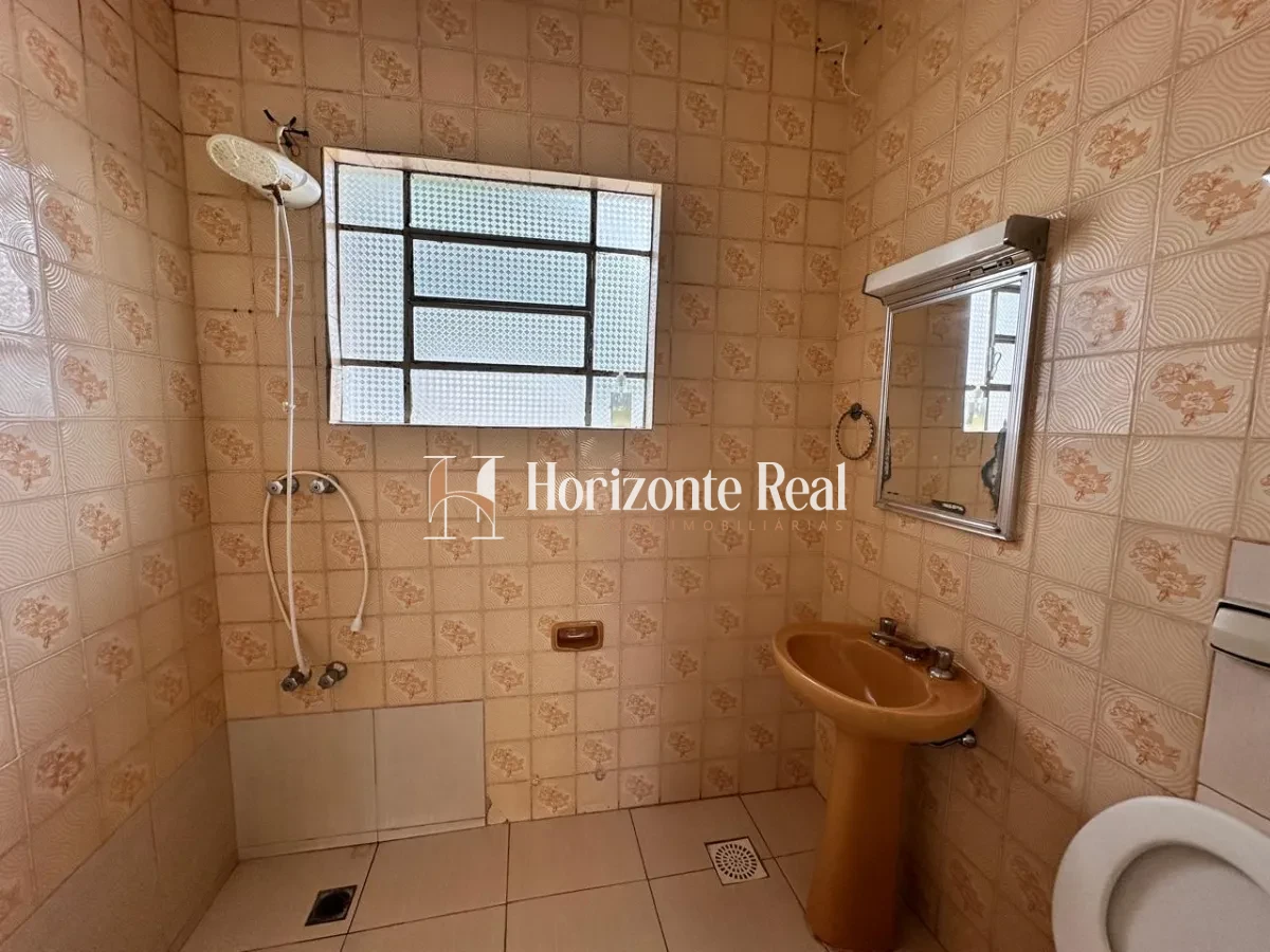 Imagem de VENDE-SE CASA DE ESQUINA COM PONTO COMERCIAL - IDEAL PARA MORAR E INVESTIR !