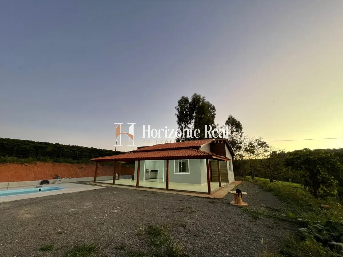 Imagem de VENDE-SE CHÁCARA  - 4000 M² COM CASA,PISCINA E CAFÉ PLANTADO