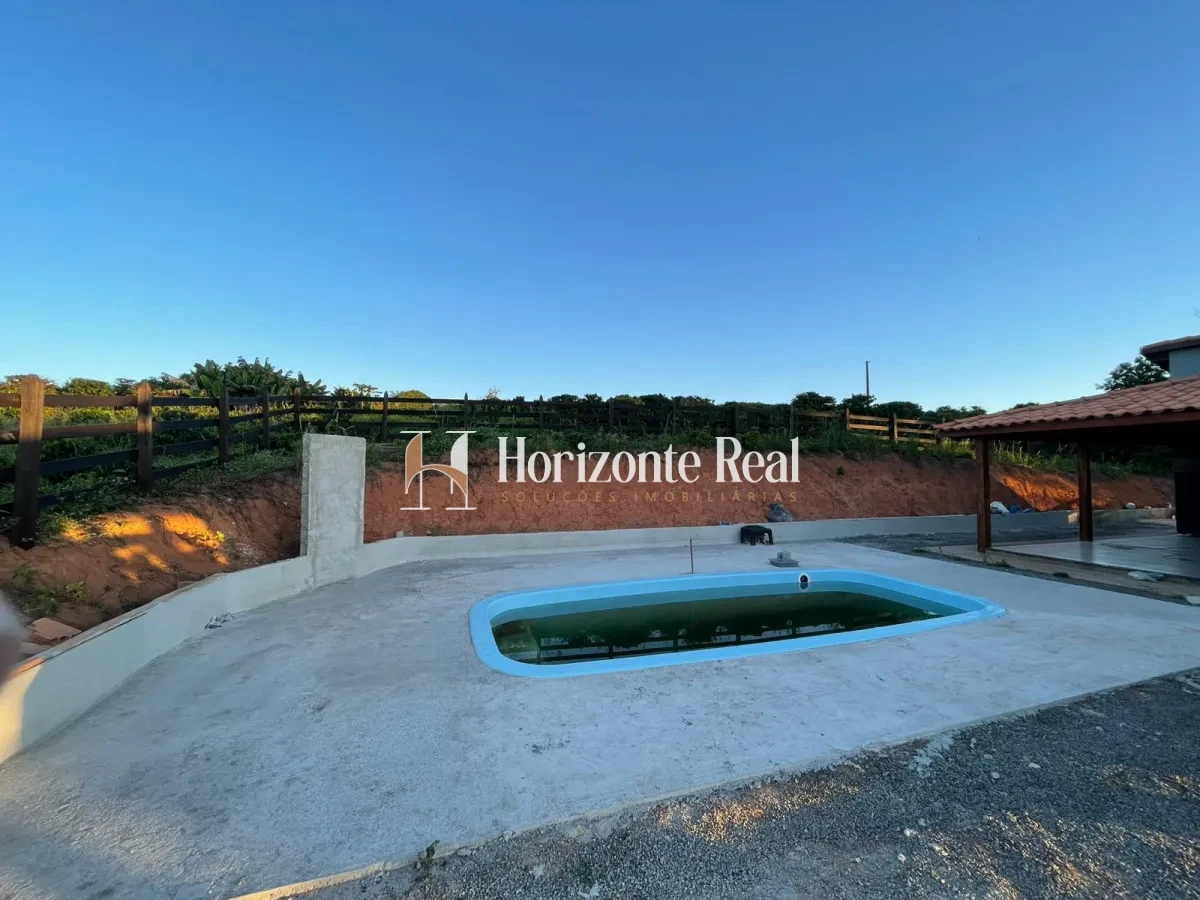 Imagem de VENDE-SE CHÁCARA  - 4000 M² COM CASA,PISCINA E CAFÉ PLANTADO