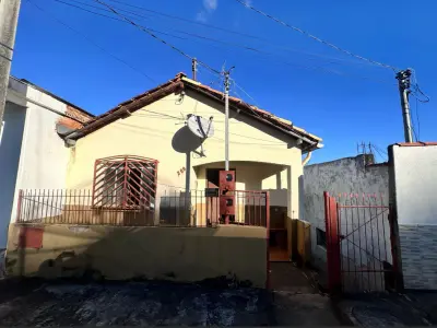 Imagem de VENDE-SE CASA - 109M² | EXCELENTE LOCALIZAÇÃO !!