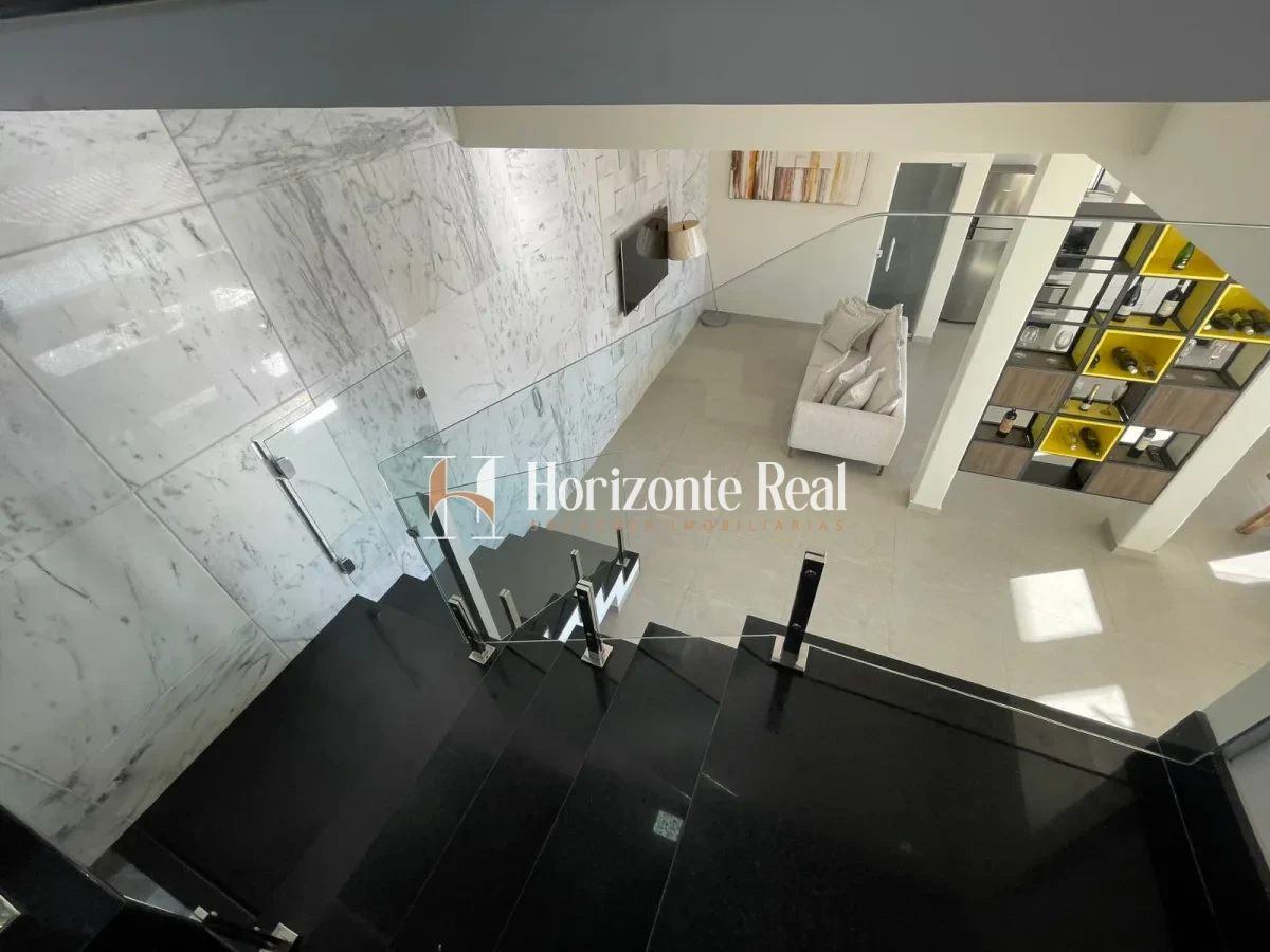 Imagem de CASA DE ALTO PADRÃO À VENDA