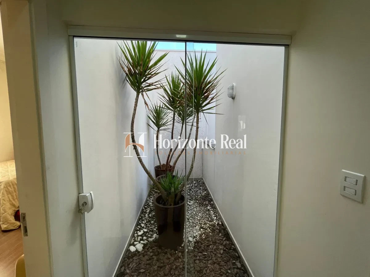 Imagem de CASA DE ALTO PADRÃO À VENDA