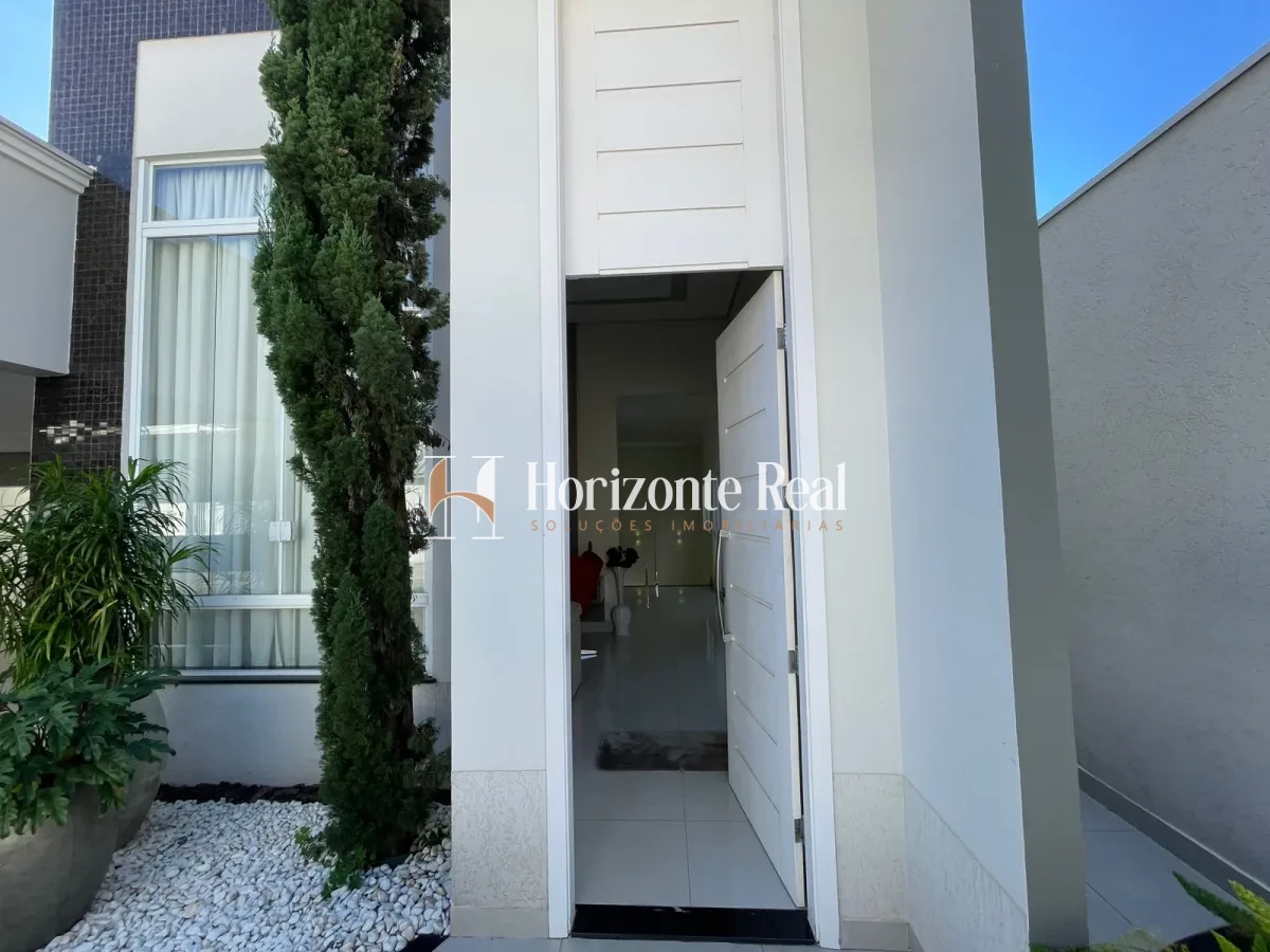 Imagem de CASA DE ALTO PADRÃO À VENDA