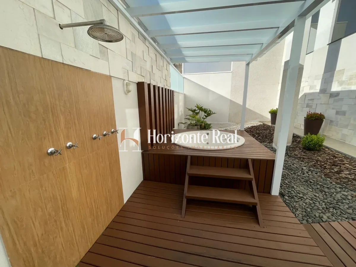 Imagem de CASA DE ALTO PADRÃO À VENDA