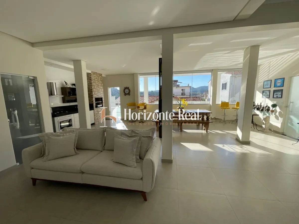 Imagem de CASA DE ALTO PADRÃO À VENDA