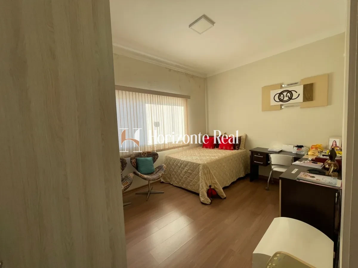 Imagem de CASA DE ALTO PADRÃO À VENDA