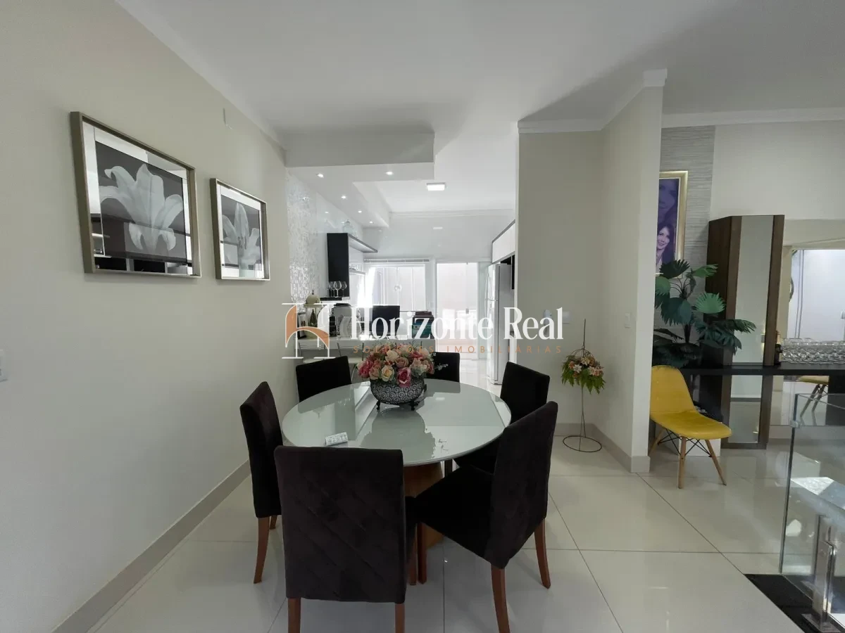 Imagem de CASA DE ALTO PADRÃO À VENDA