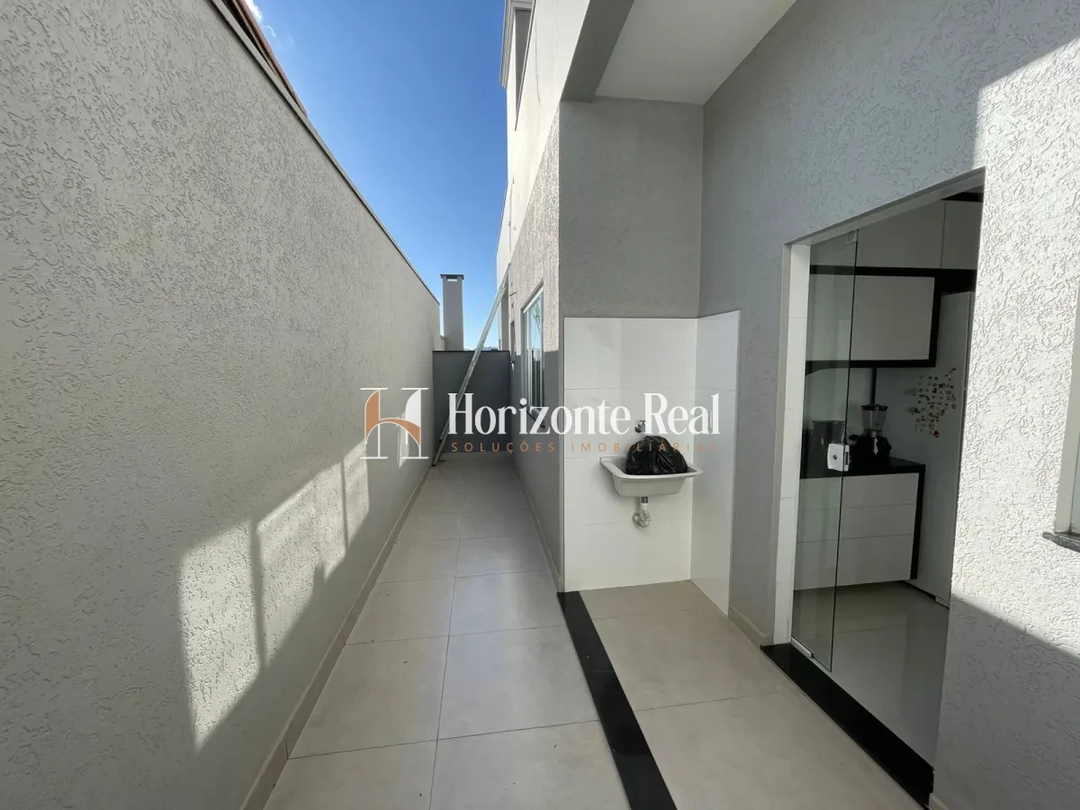 Imagem de CASA DE ALTO PADRÃO À VENDA