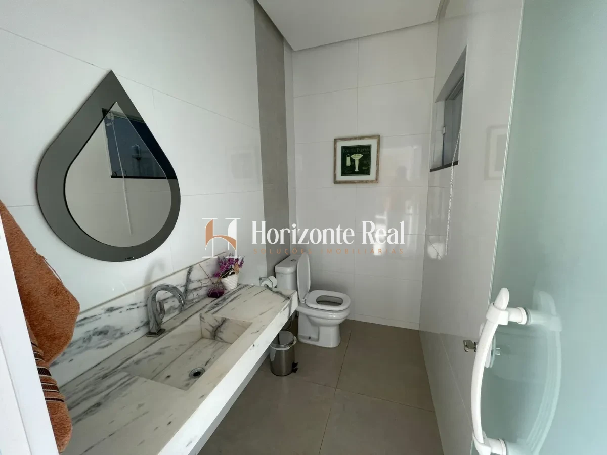 Imagem de CASA DE ALTO PADRÃO À VENDA