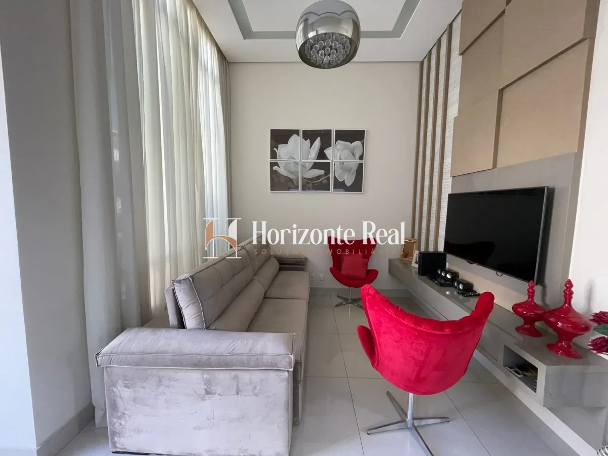 Imagem de CASA DE ALTO PADRÃO À VENDA
