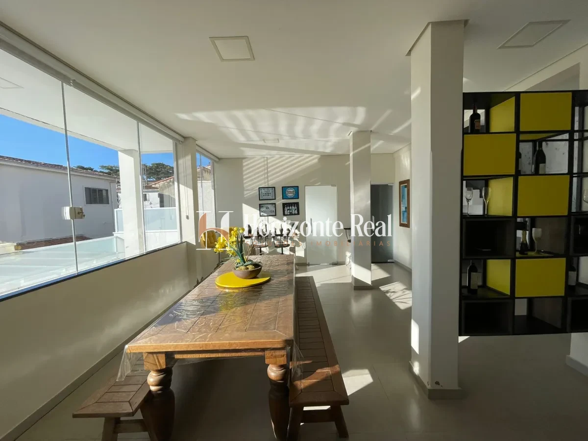 Imagem de CASA DE ALTO PADRÃO À VENDA