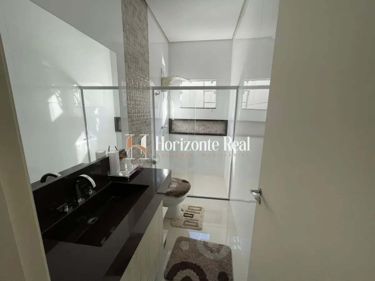 Imagem de CASA DE ALTO PADRÃO À VENDA