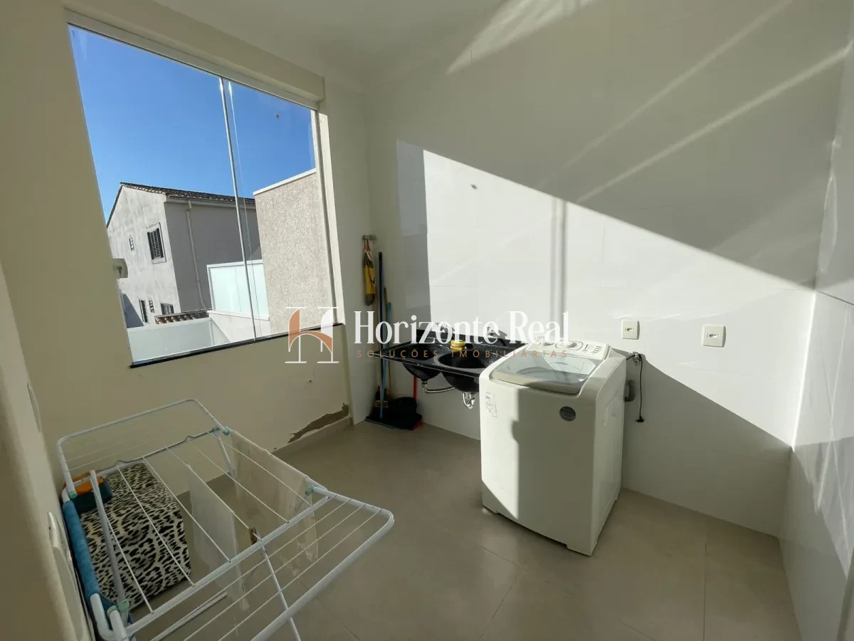 Imagem de CASA DE ALTO PADRÃO À VENDA
