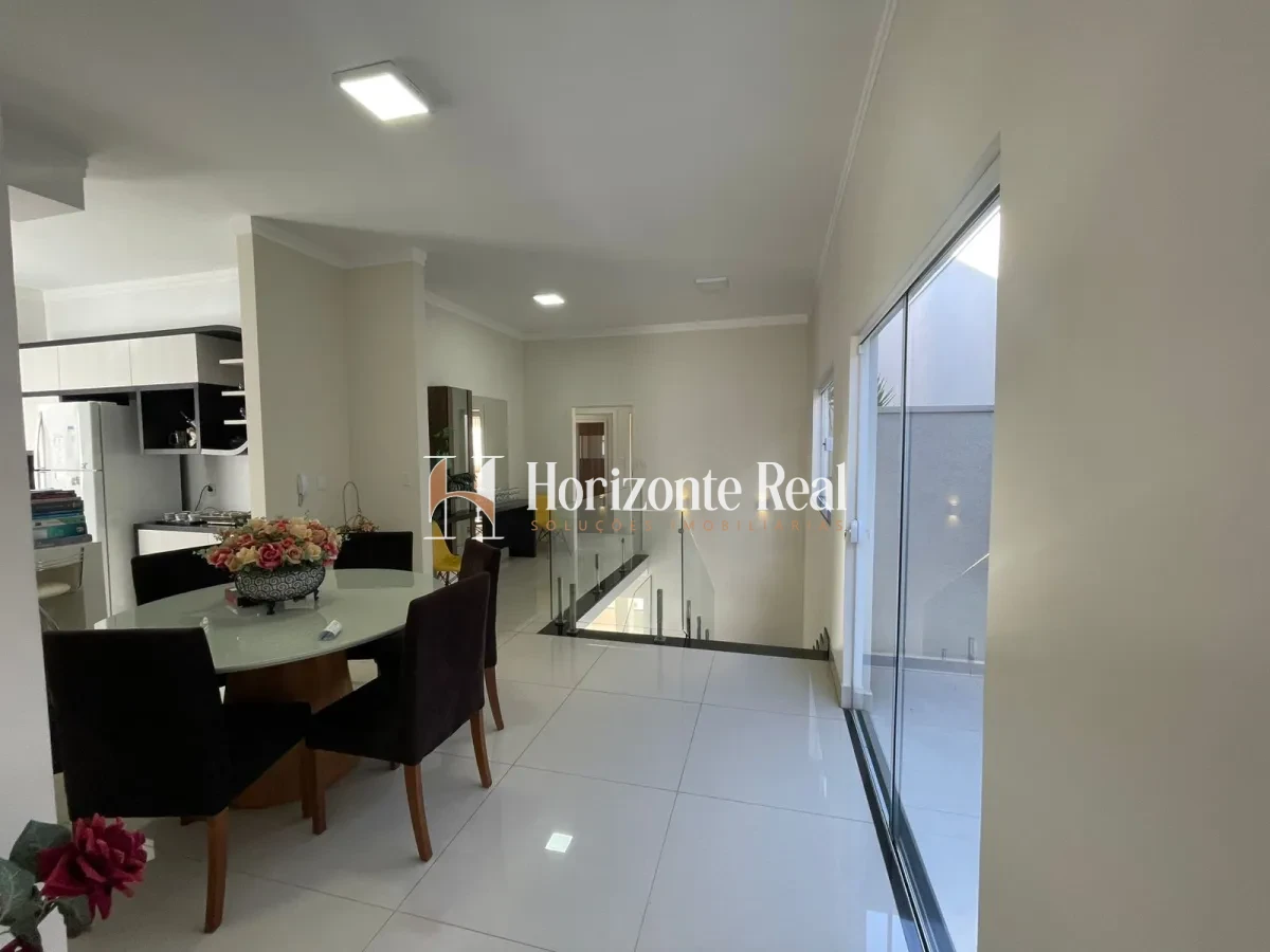 Imagem de CASA DE ALTO PADRÃO À VENDA