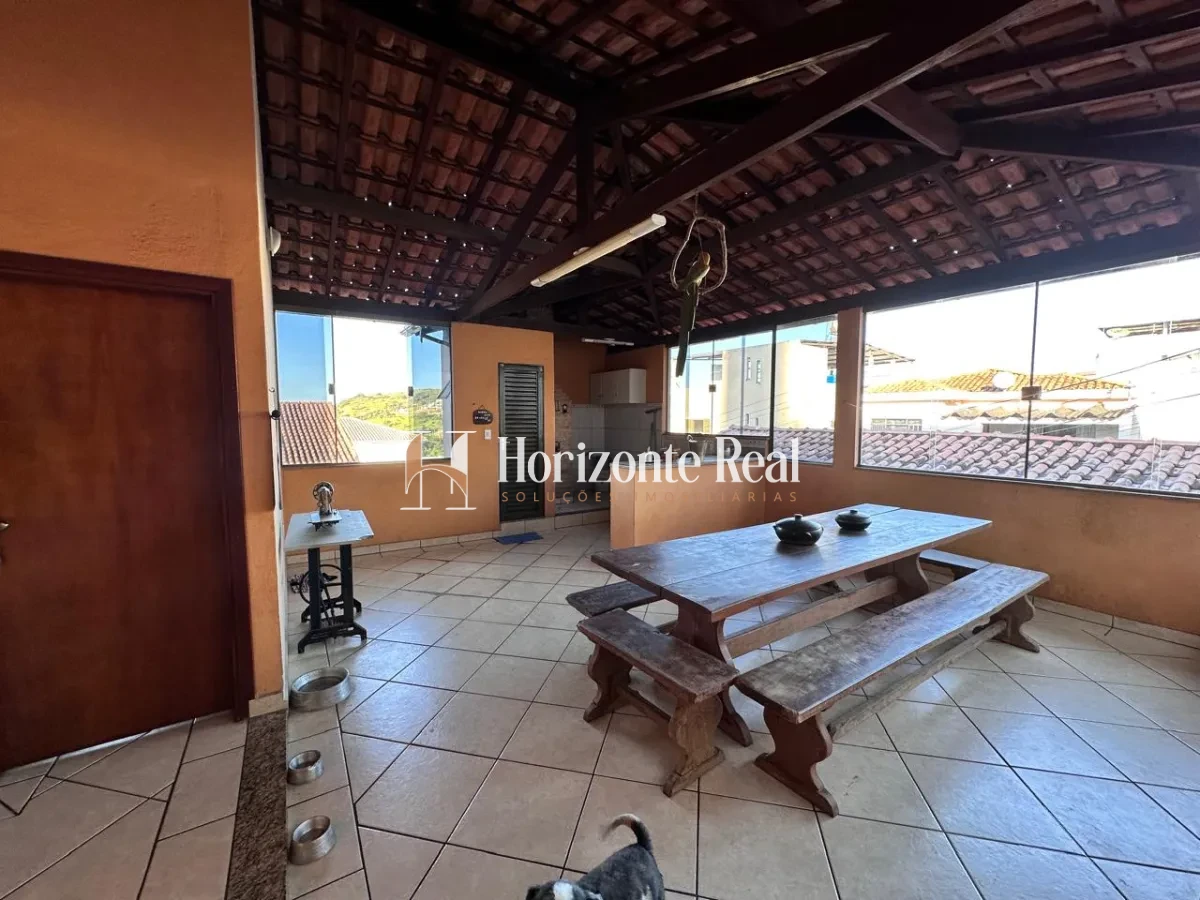 Imagem de VENDE-SE CASA NO CENTRO - 220 M² | LOCALIZAÇÃO PRIVILEGIADA !!