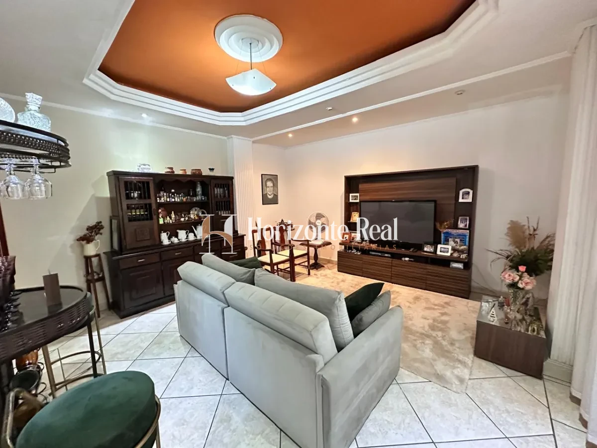 Imagem de VENDE-SE CASA NO CENTRO - 220 M² | LOCALIZAÇÃO PRIVILEGIADA !!