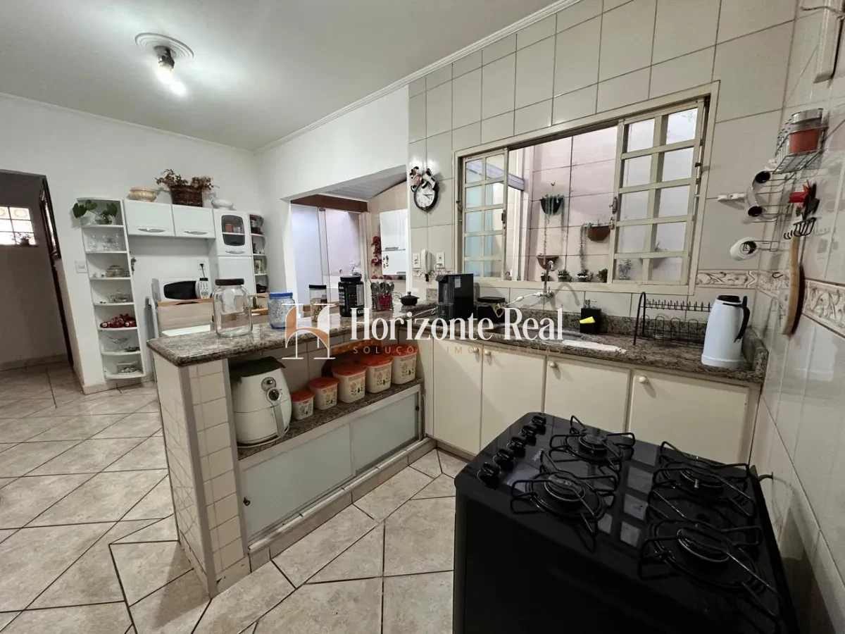 Imagem de VENDE-SE CASA NO CENTRO - 220 M² | LOCALIZAÇÃO PRIVILEGIADA !!
