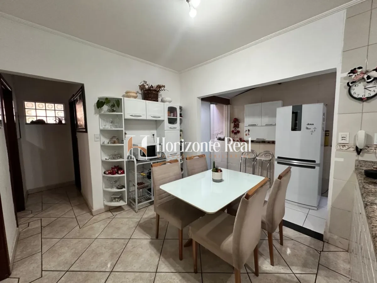 Imagem de VENDE-SE CASA NO CENTRO - 220 M² | LOCALIZAÇÃO PRIVILEGIADA !!