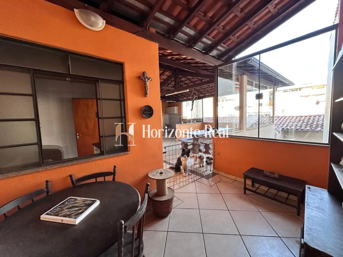 Imagem de VENDE-SE CASA NO CENTRO - 220 M² | LOCALIZAÇÃO PRIVILEGIADA !!
