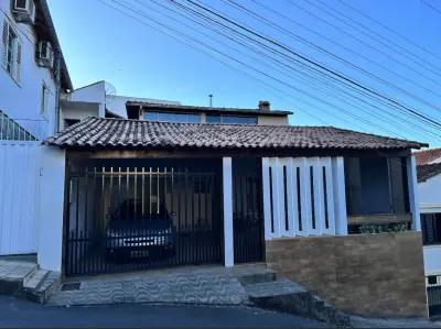 Imagem de VENDE-SE CASA NO CENTRO - 220 M² | LOCALIZAÇÃO PRIVILEGIADA !!