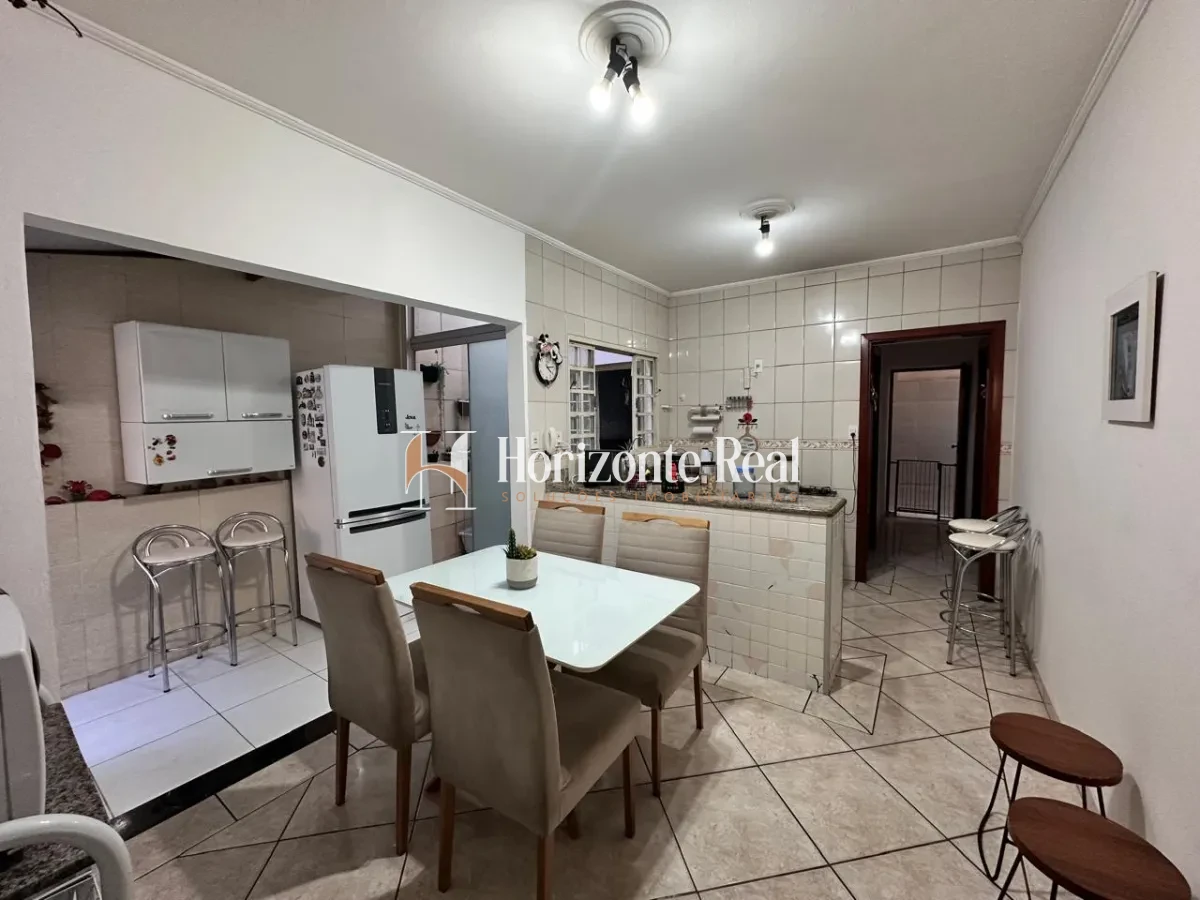 Imagem de VENDE-SE CASA NO CENTRO - 220 M² | LOCALIZAÇÃO PRIVILEGIADA !!