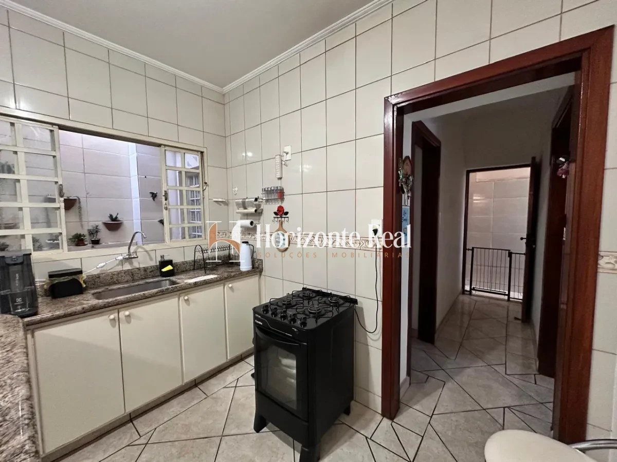 Imagem de VENDE-SE CASA NO CENTRO - 220 M² | LOCALIZAÇÃO PRIVILEGIADA !!