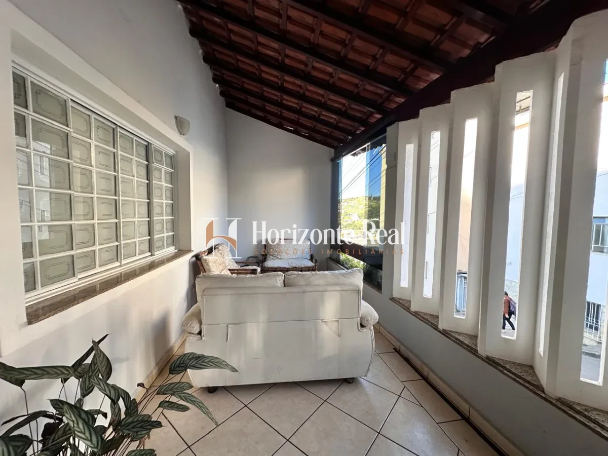 Imagem de VENDE-SE CASA NO CENTRO - 220 M² | LOCALIZAÇÃO PRIVILEGIADA !!