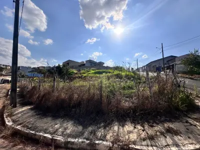 Imagem de VENDE-SE TERRENO DE ESQUINA - OTIMA LOCALIZAÇÃO E TOPOGRAFIA