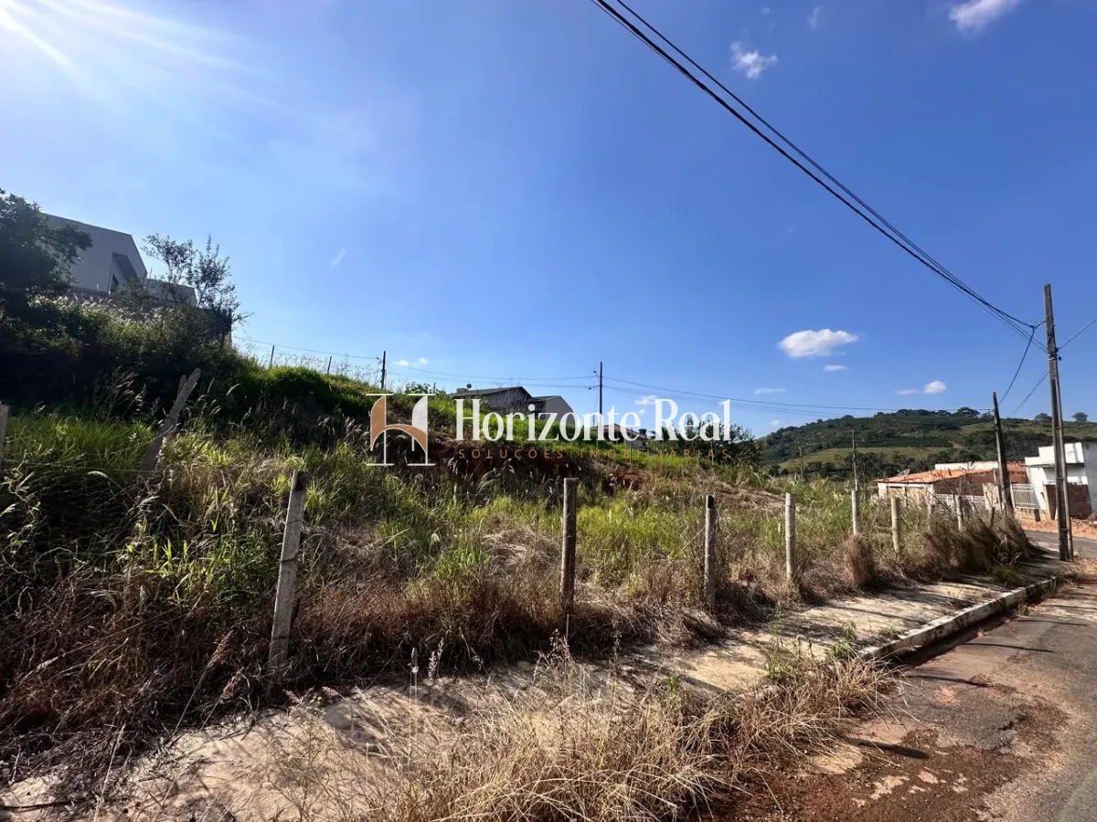 Imagem de VENDE-SE TERRENO DE ESQUINA - OTIMA LOCALIZAÇÃO E TOPOGRAFIA