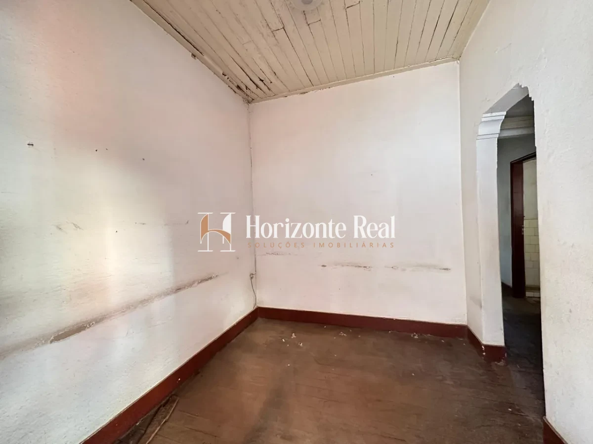 Imagem de CASA COM EXCELENTE LOCALIZAÇÃO NA REGIAO CENTRAL !