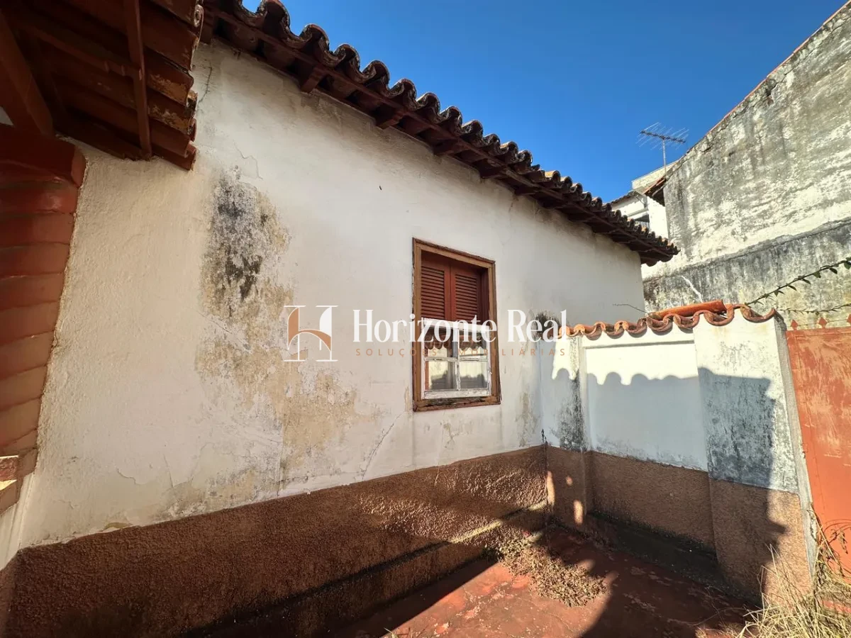 Imagem de CASA COM EXCELENTE LOCALIZAÇÃO NA REGIAO CENTRAL !