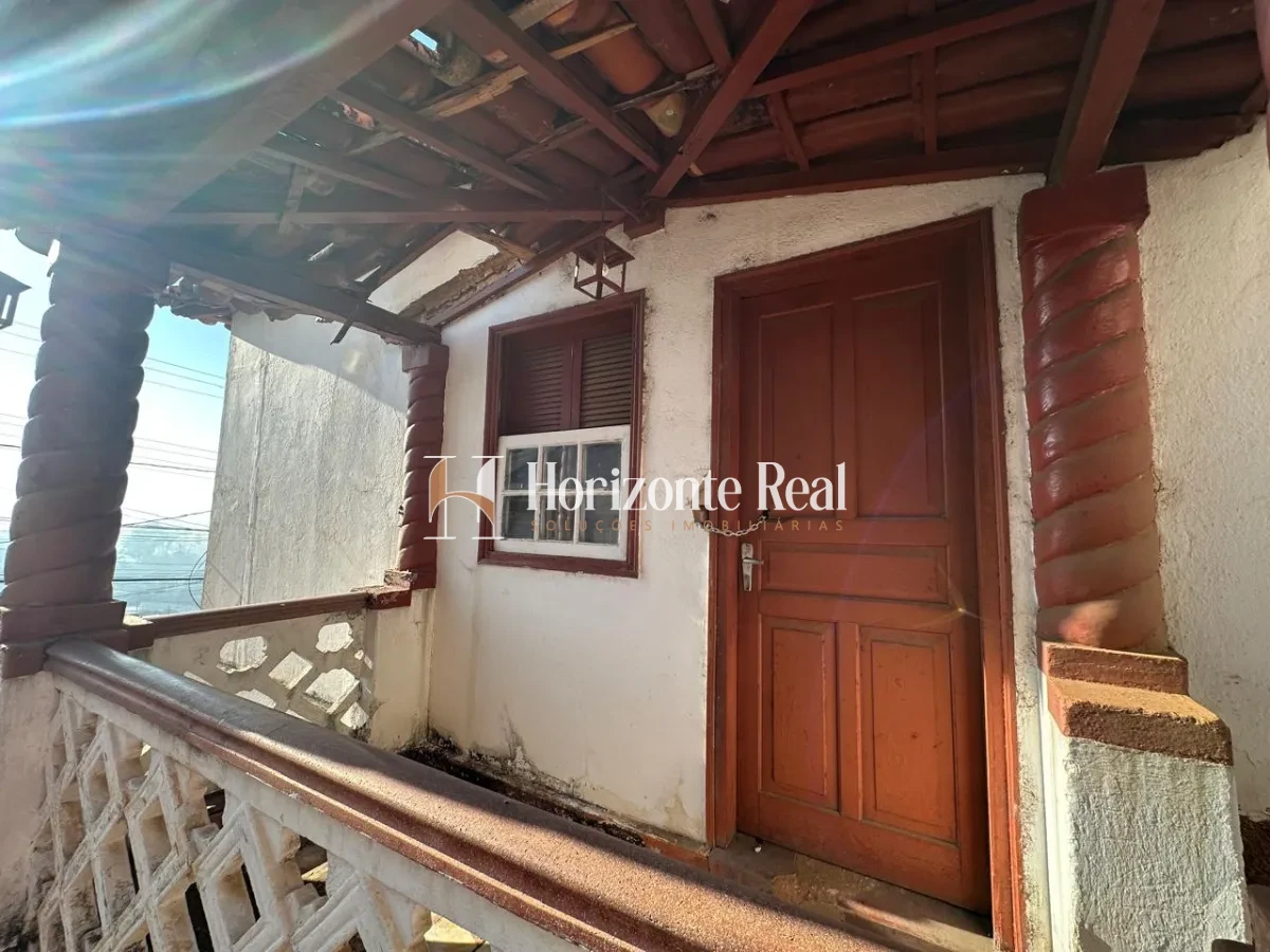 Imagem de CASA COM EXCELENTE LOCALIZAÇÃO NA REGIAO CENTRAL !