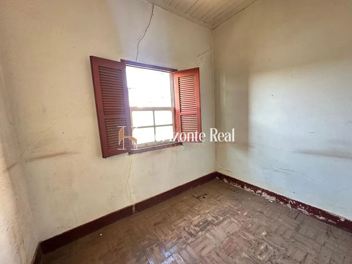 Imagem de CASA COM EXCELENTE LOCALIZAÇÃO NA REGIAO CENTRAL !