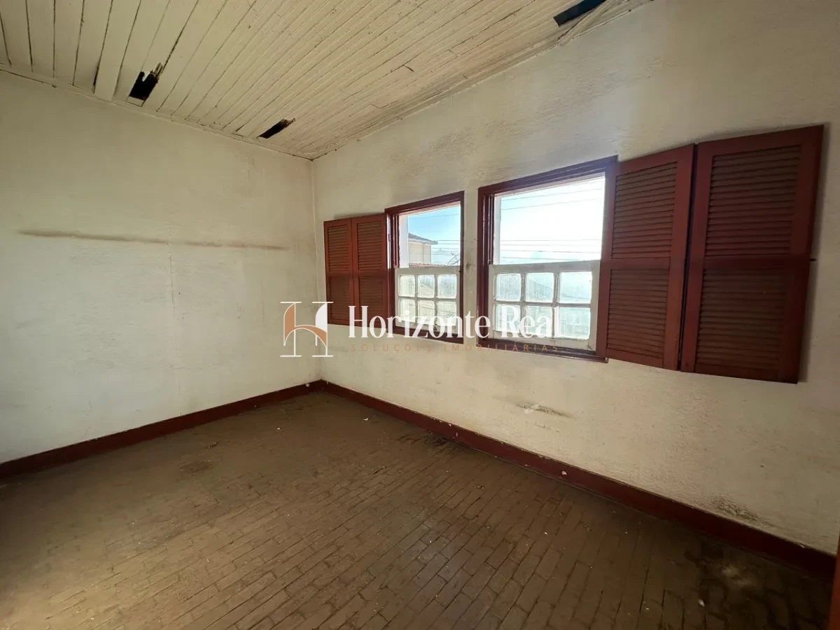 Imagem de CASA COM EXCELENTE LOCALIZAÇÃO NA REGIAO CENTRAL !
