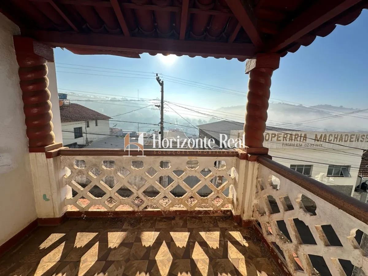 Imagem de CASA COM EXCELENTE LOCALIZAÇÃO NA REGIAO CENTRAL !